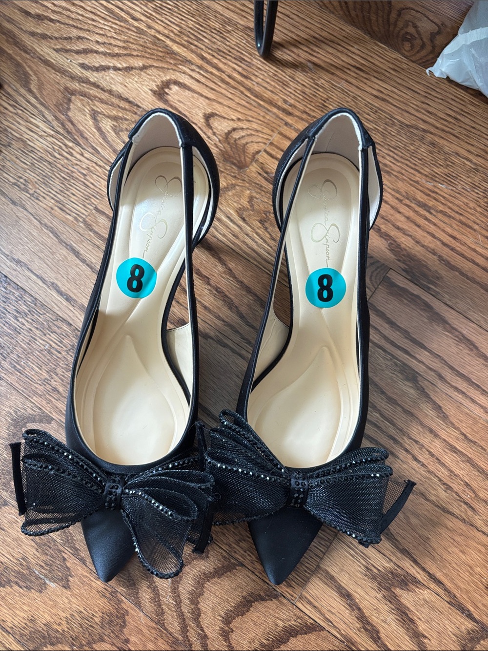 Jessica Simpson bow heels